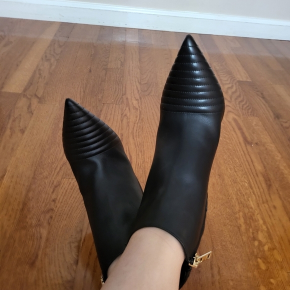 Elegant Black Stiletto Ankle Boots - Picture 12 of 16